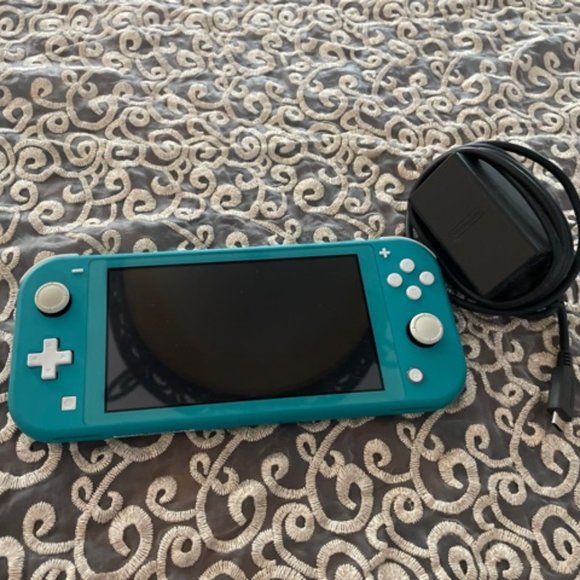 NINTENDO SWITCH LITE (with charger)